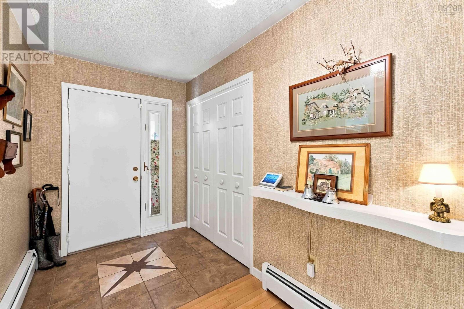 72 Maple Drive photo 5