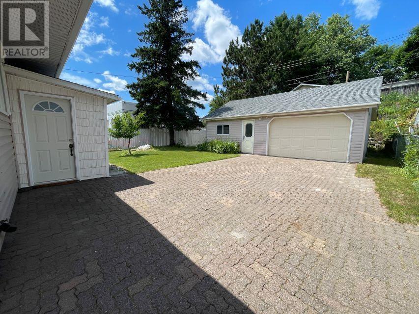66 Dieppe Ave, Elliot Lake, Ontario  P5A 1H3 - Photo 2 - SM262671
