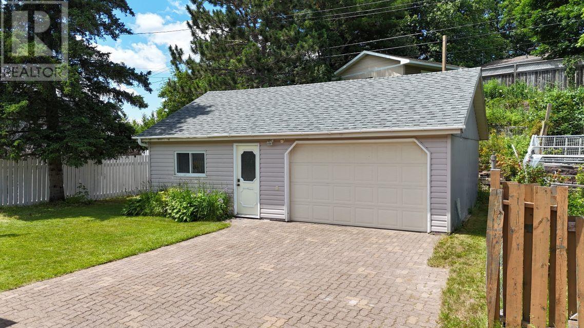 66 Dieppe Ave, Elliot Lake, Ontario  P5A 1H3 - Photo 3 - SM262671
