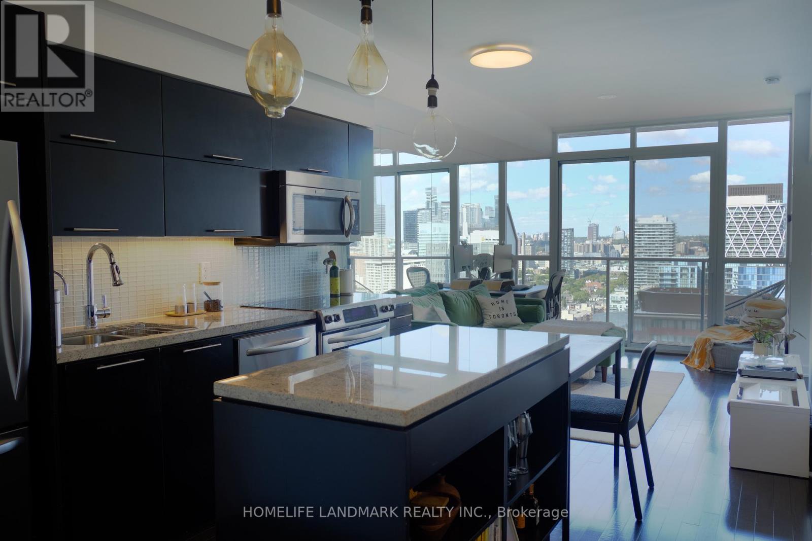 3306 - 126 SIMCOE STREET, Toronto, Ontario