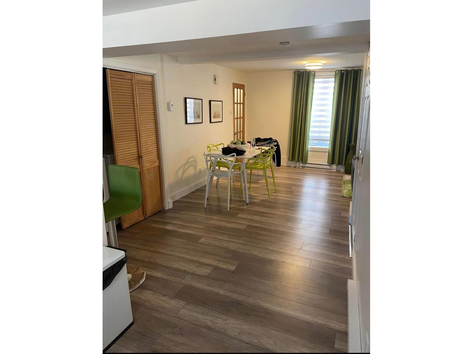 385 Rue Julien Québec (La Cité-Limoilou) Quebec Canada G1L4C6 3