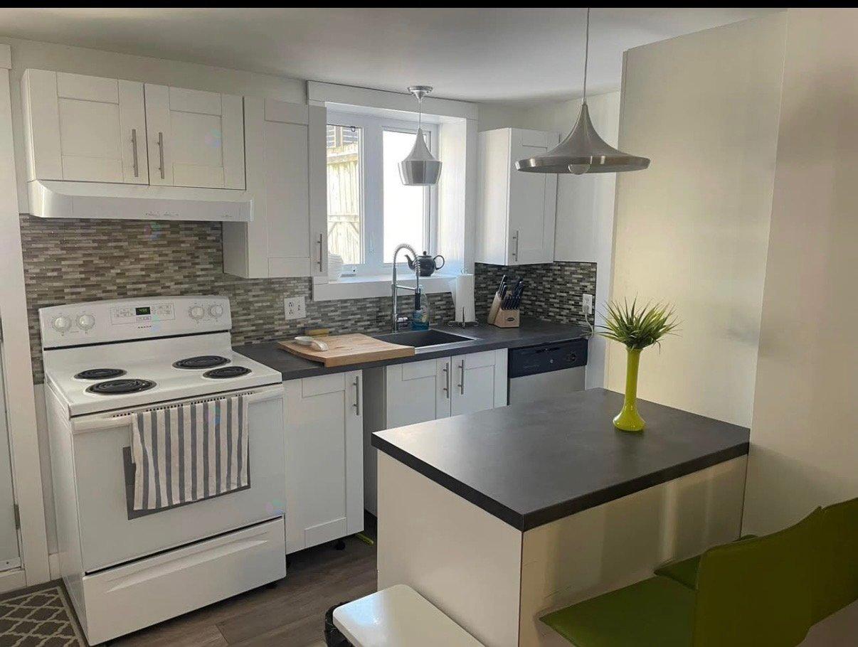 385 Rue Julien Québec (La Cité-Limoilou) Quebec Canada G1L4C6 4