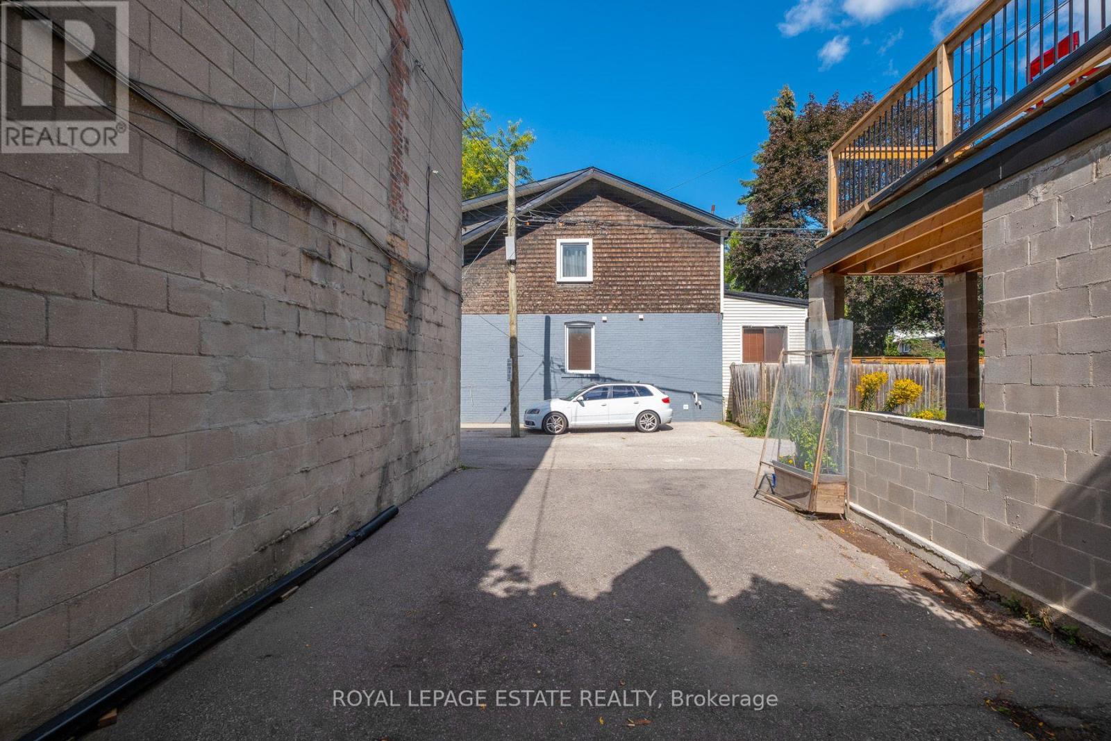 1562 Queen Street E, Toronto, Ontario  M4L 1E9 - Photo 21 - E13813862