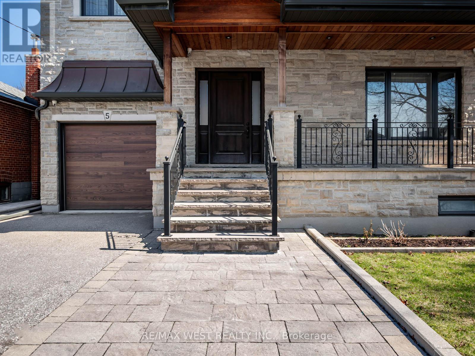 5 Paula Boulevard, Toronto, Ontario  M8W 4B5 - Photo 3 - W13824916