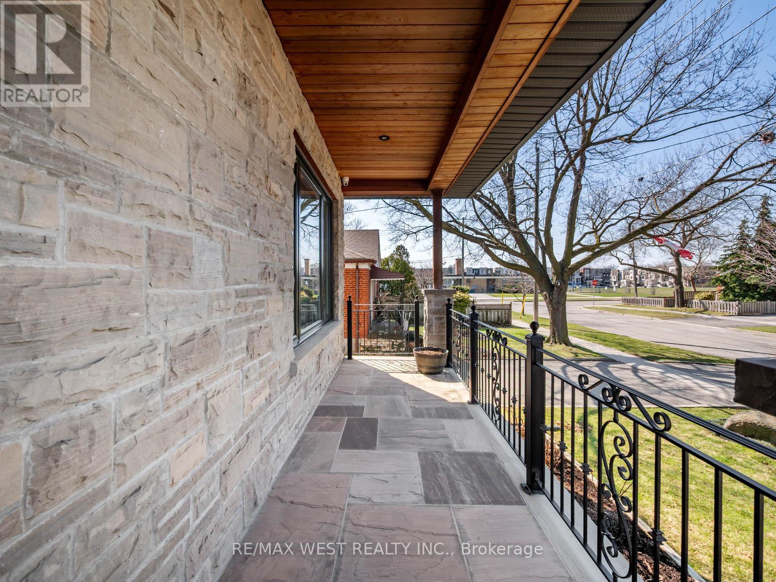 5 Paula Boulevard, Toronto, Ontario  M8W 4B5 - Photo 4 - W13824916