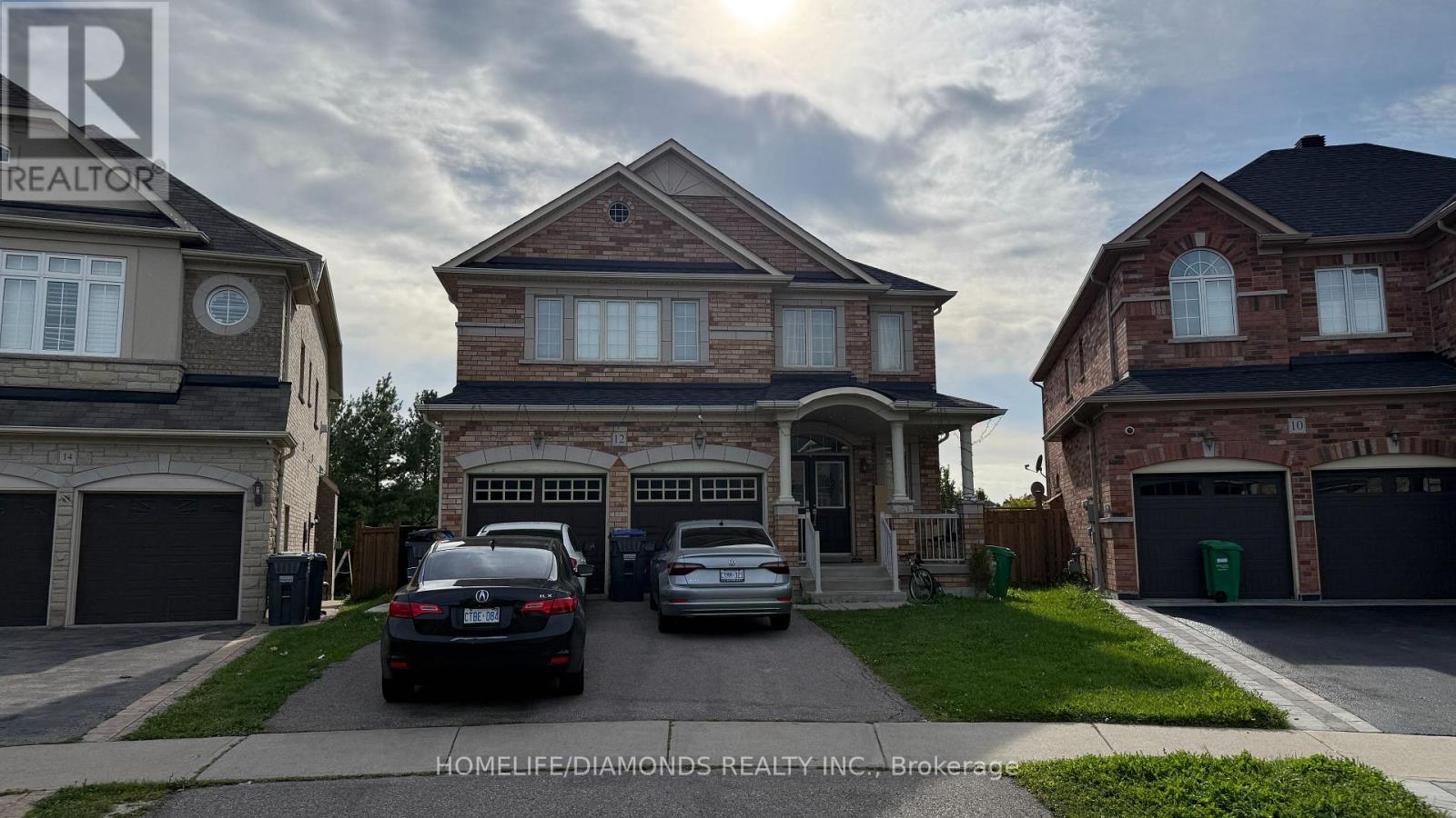 12 Oakhaven Road, Brampton, Ontario  L6P 2Y3 - Photo 2 - W13824950