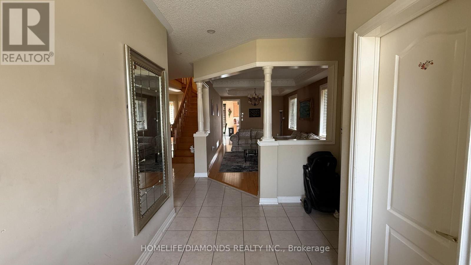 12 Oakhaven Road, Brampton, Ontario  L6P 2Y3 - Photo 4 - W13824950