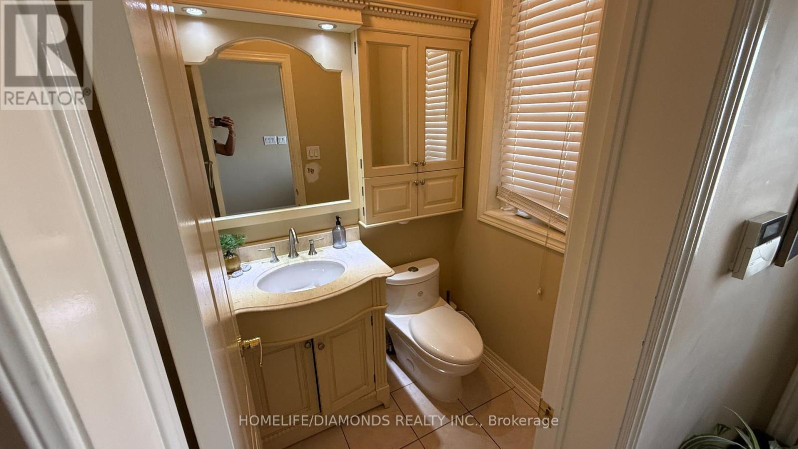 12 Oakhaven Road, Brampton, Ontario  L6P 2Y3 - Photo 7 - W13824950