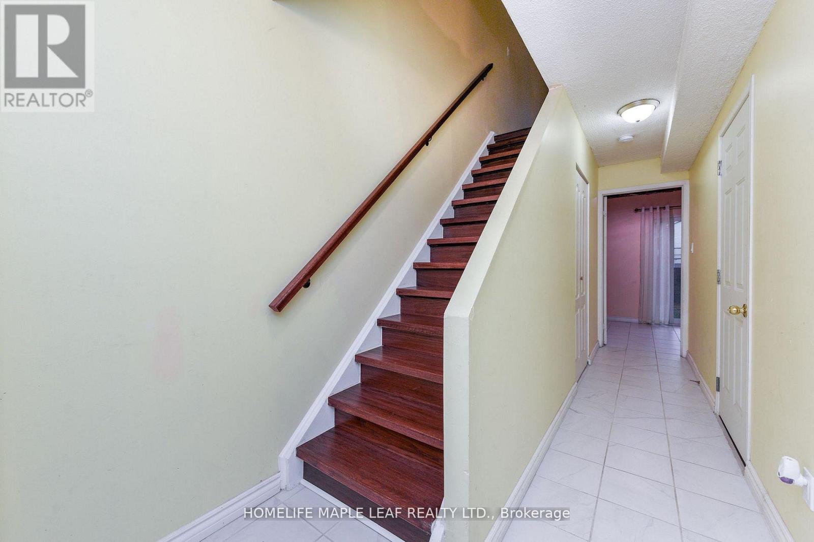 85 Enmount Drive, Brampton, Ontario L6T 4C9 - Photo 4 - W13824968