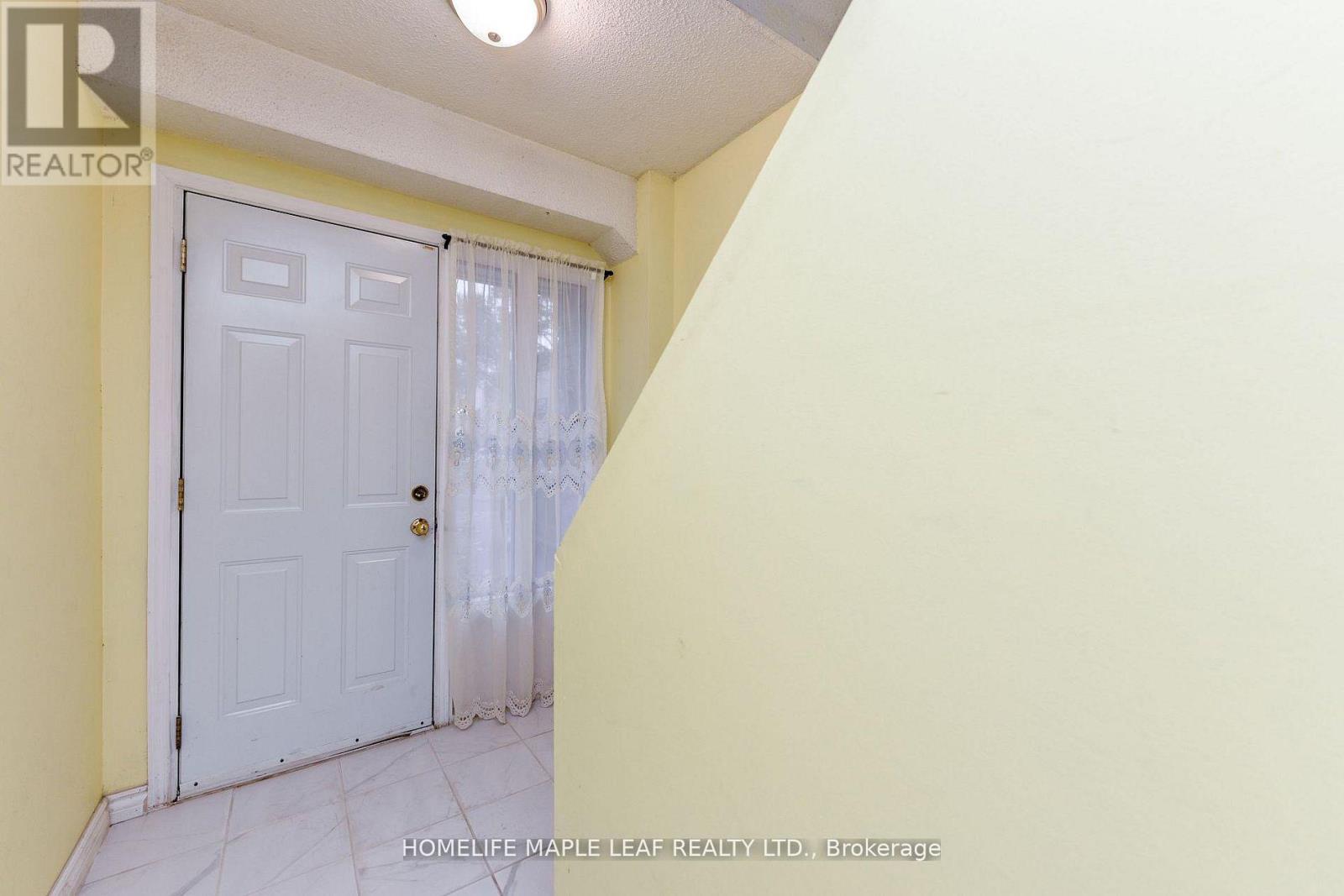 85 Enmount Drive, Brampton, Ontario L6T 4C9 - Photo 5 - W13824968