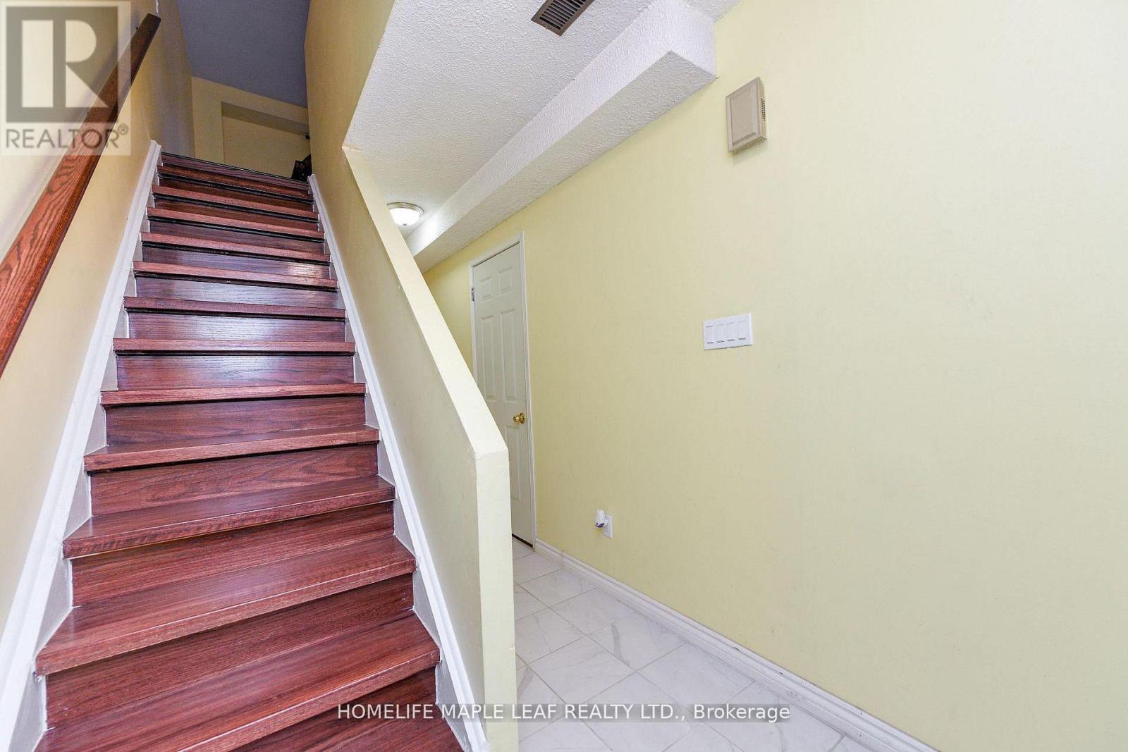 85 Enmount Drive, Brampton, Ontario L6T 4C9 - Photo 6 - W13824968