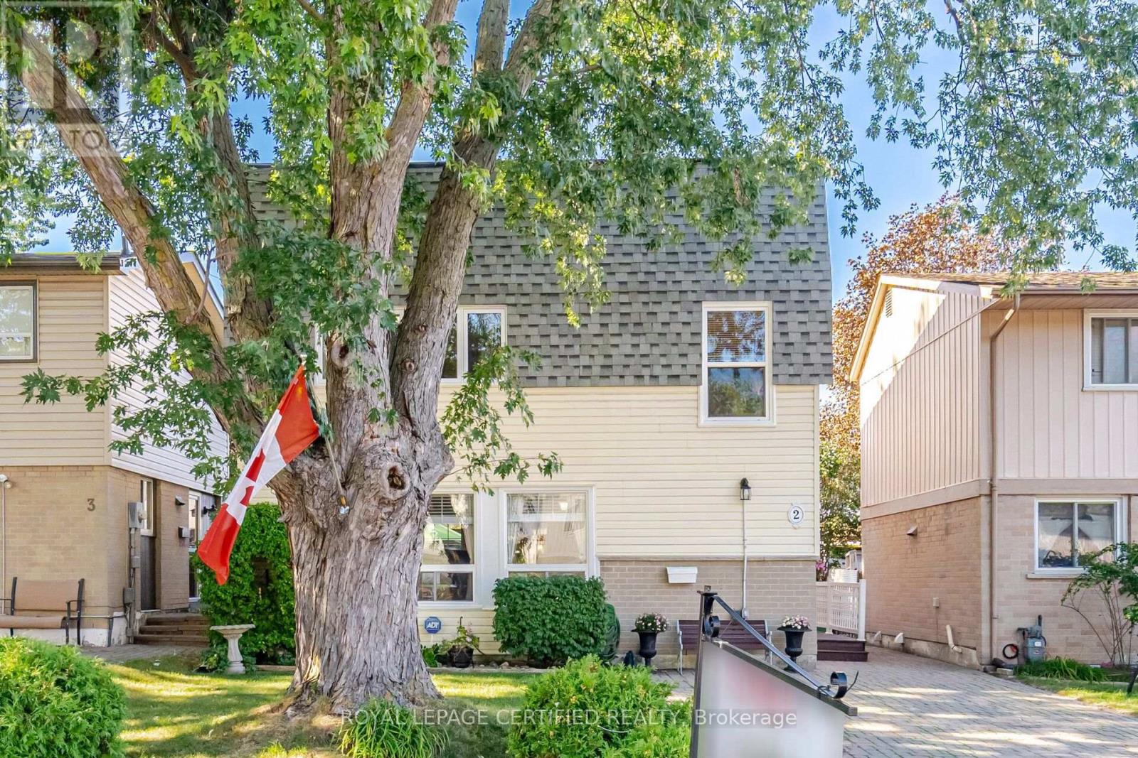 2 GROVE PARK SQUARE, Brampton, Ontario