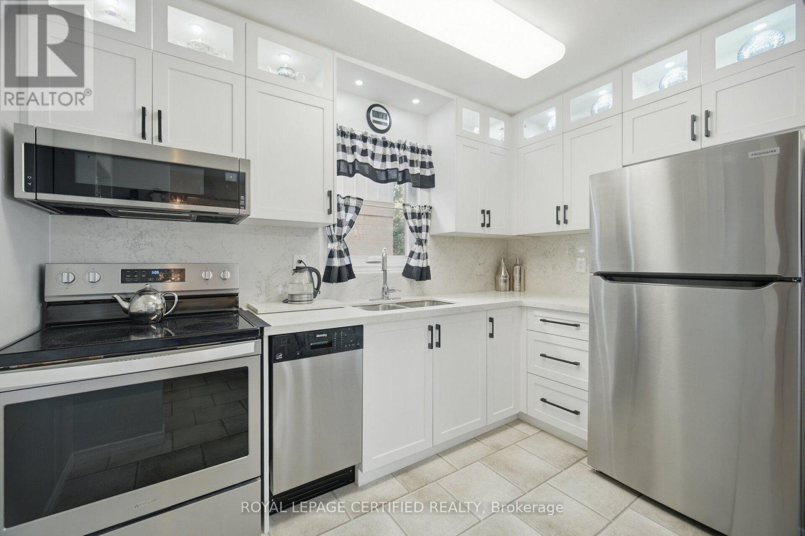 2 Grove Park Square, Brampton, Ontario  L6S 2K3 - Photo 12 - W13825012