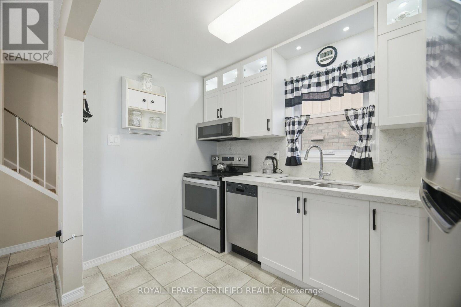 2 Grove Park Square, Brampton, Ontario  L6S 2K3 - Photo 13 - W13825012