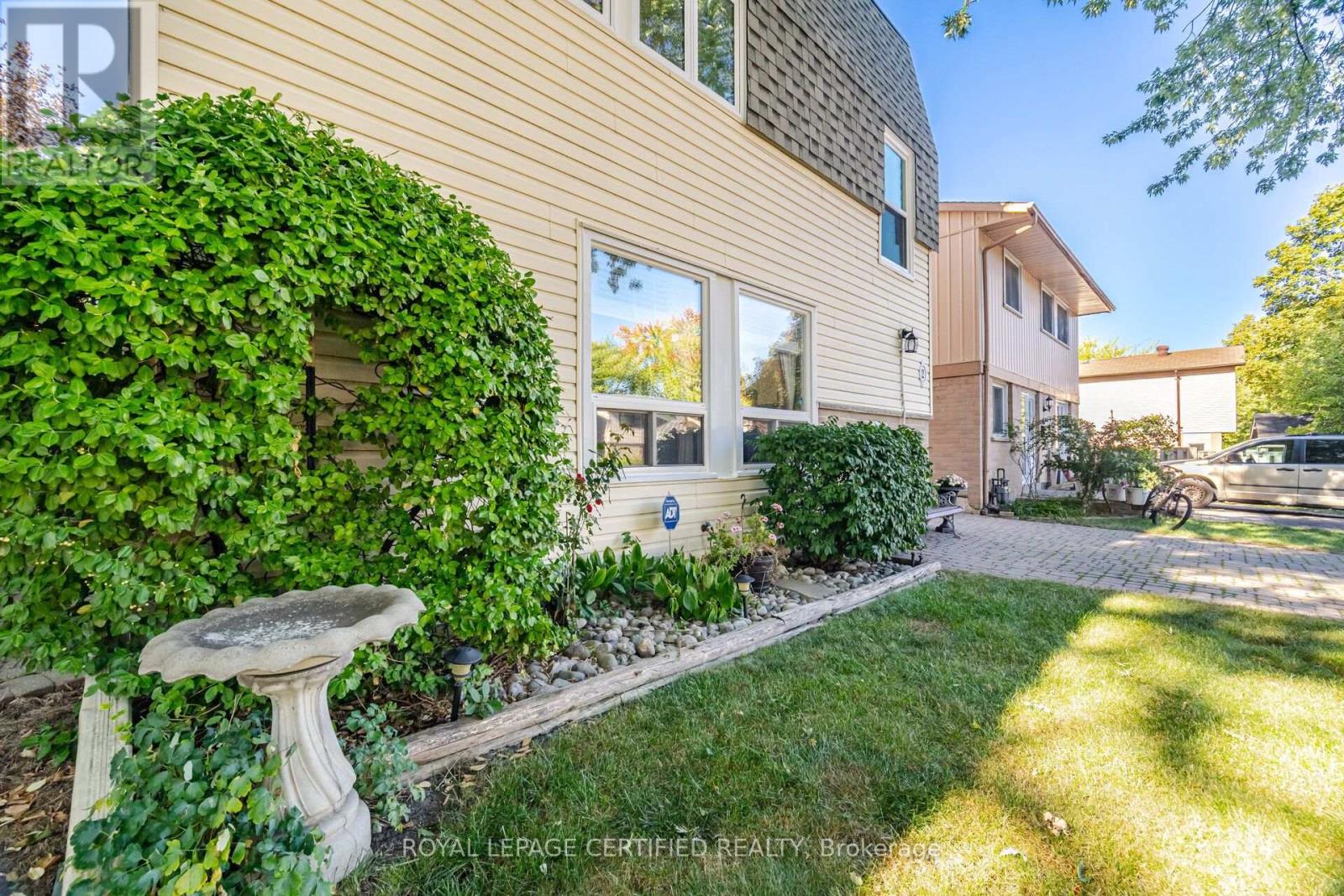 2 Grove Park Square, Brampton, Ontario  L6S 2K3 - Photo 6 - W13825012