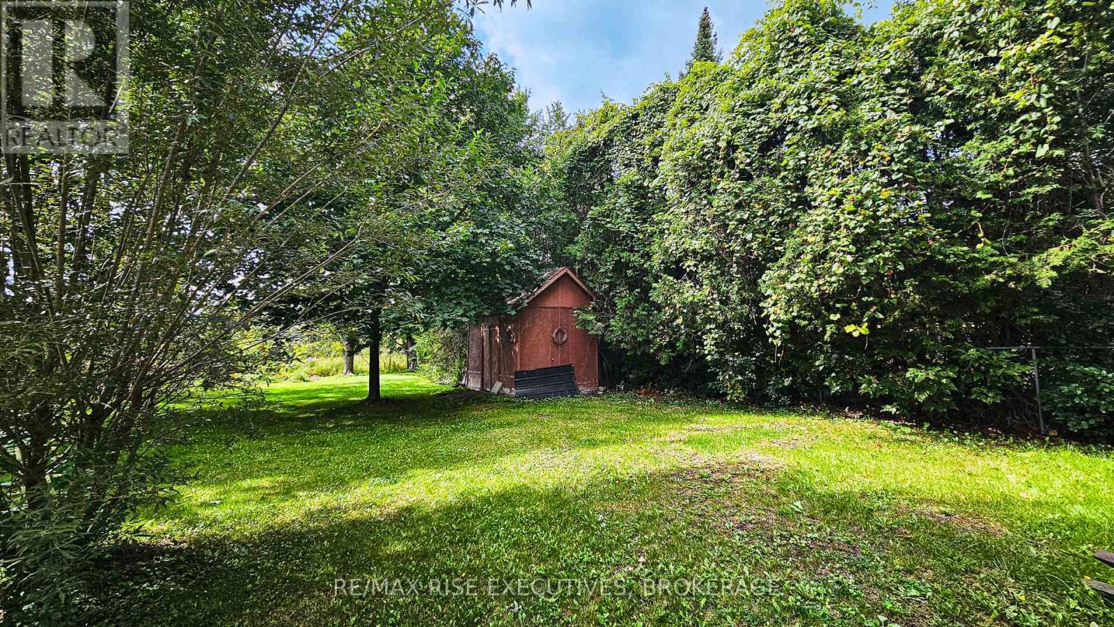 47 HENRY CRESCENT photo 24