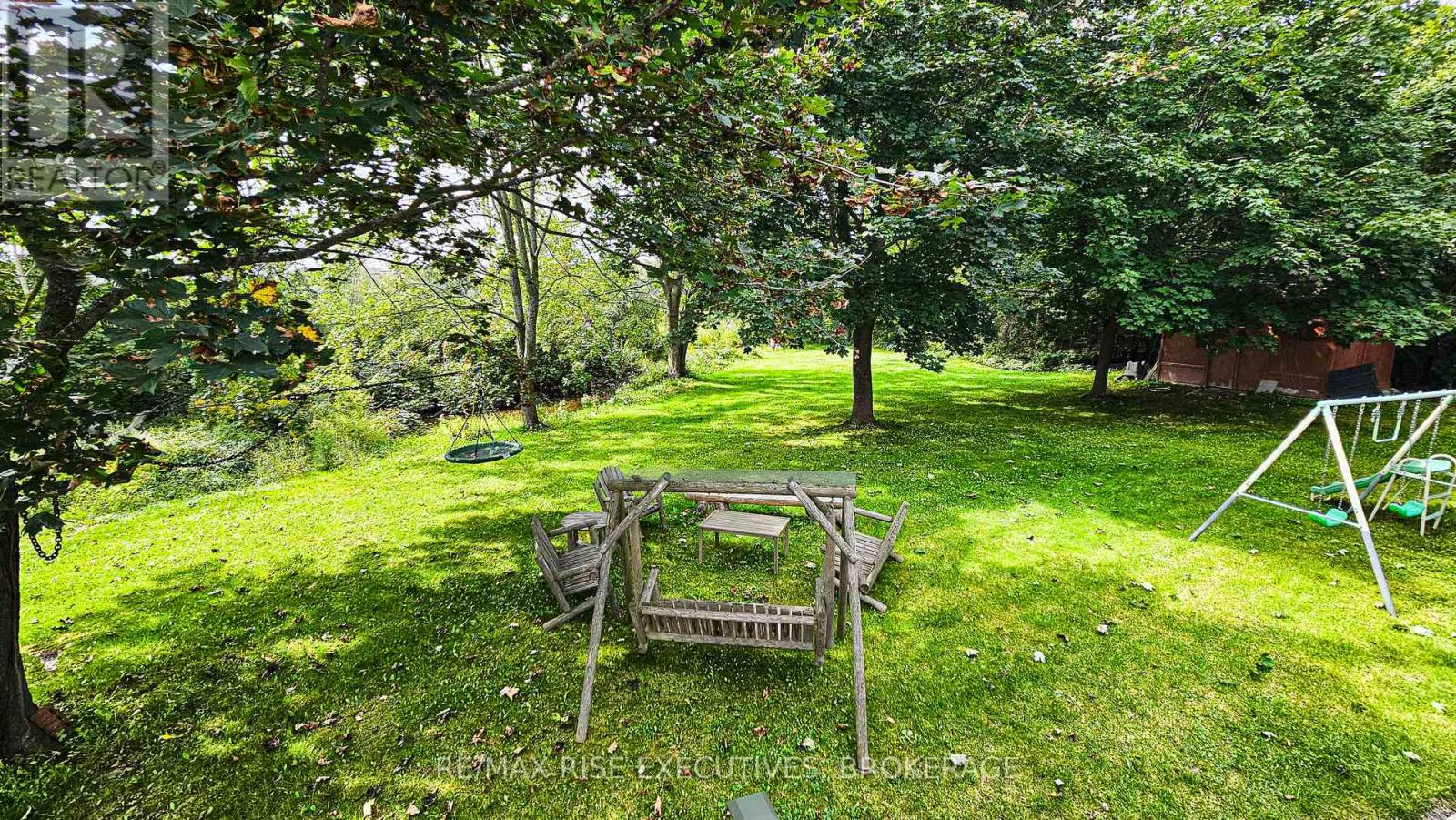 47 HENRY CRESCENT photo 25