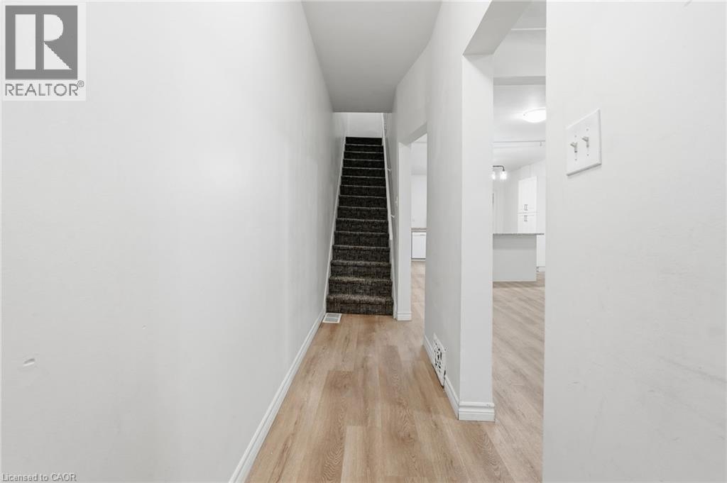 39 Burlington Street E, Hamilton, Ontario  L8L 4G3 - Photo 4 - 40865207