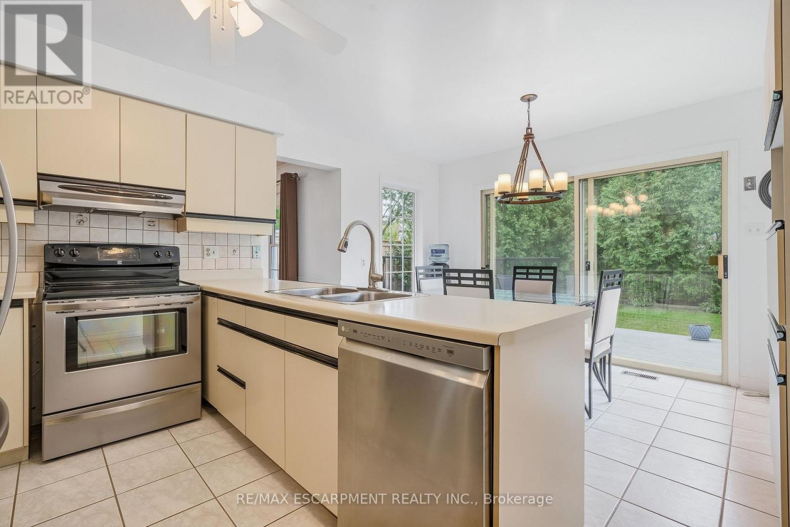 5 Michelle Drive, St. Catharines, Ontario  L2S 3E2 - Photo 4 - X13824928