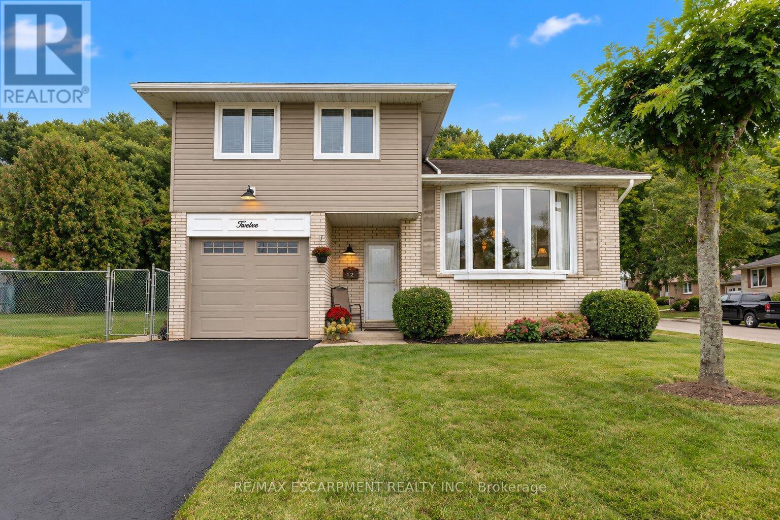 12 BRAE CREST DRIVE, Hamilton, Ontario