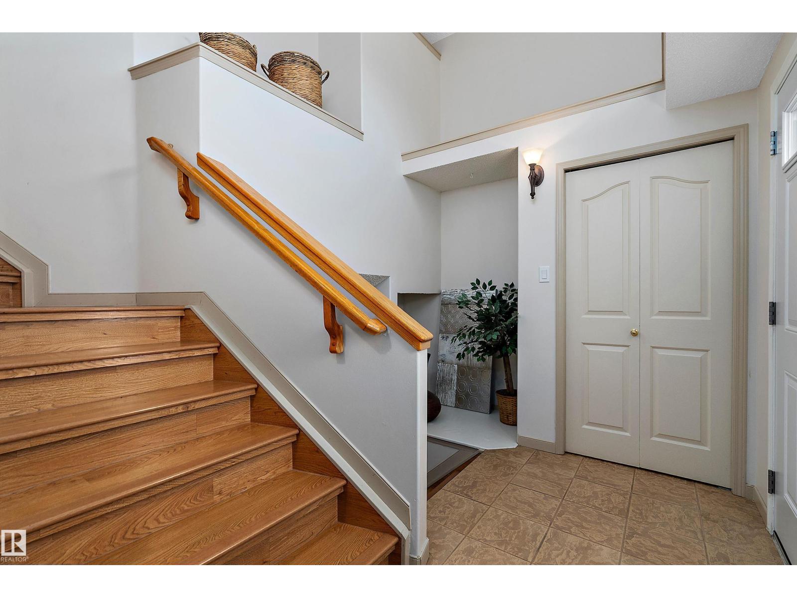 1046 Blackburn Cl Sw, Edmonton, Alberta  T6W 1C7 - Photo 4 - E4510113