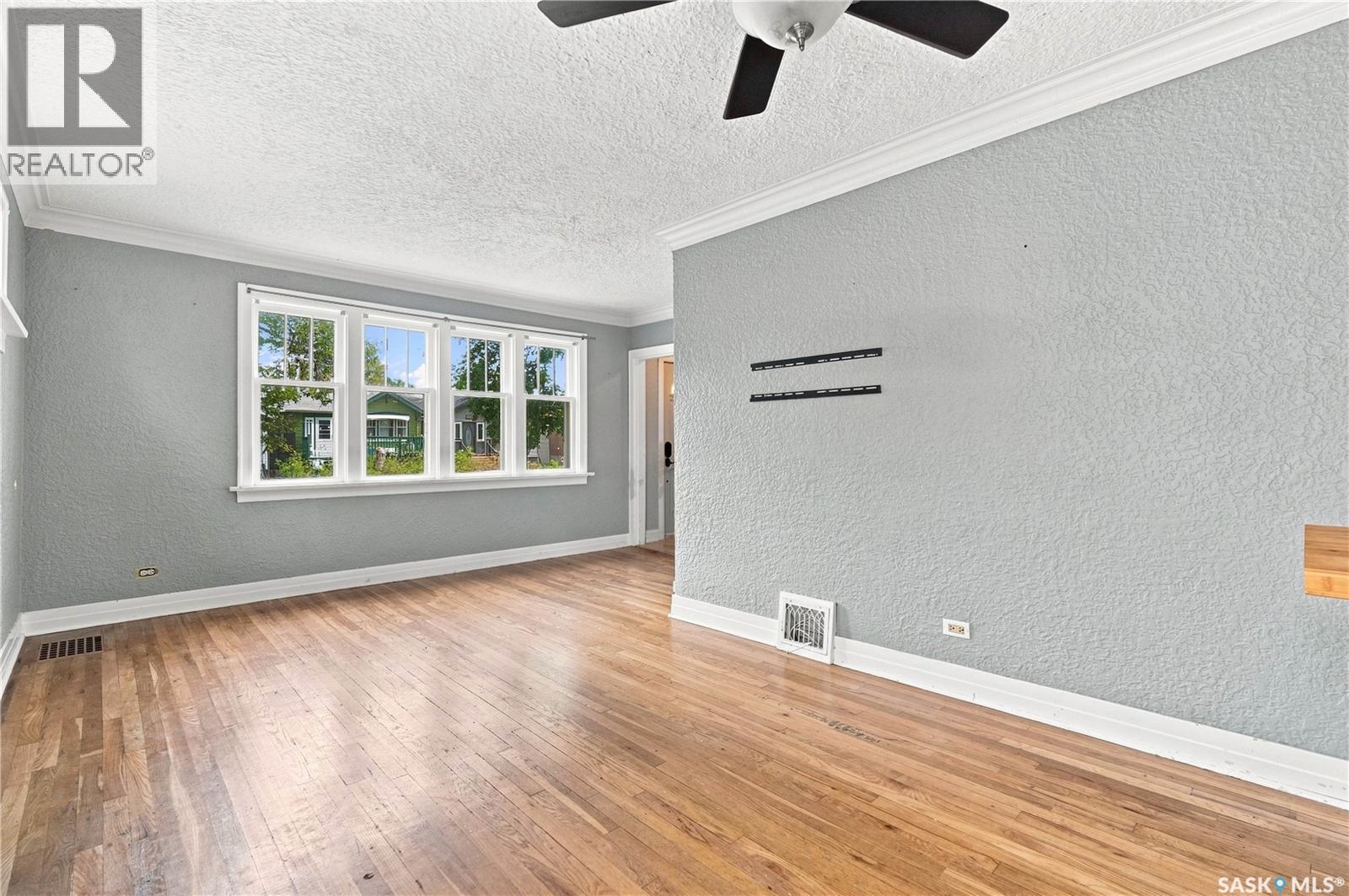 2250 Broder STREET photo 4