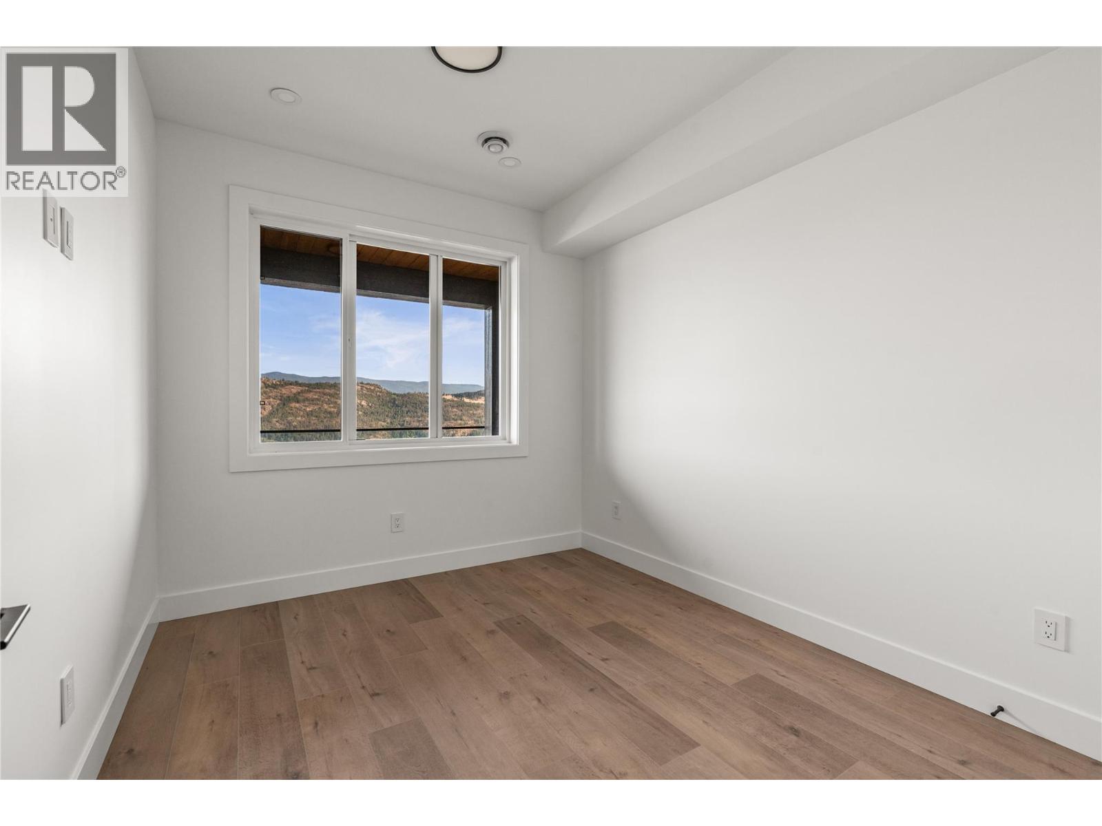 8940 Tavistock Road photo 41