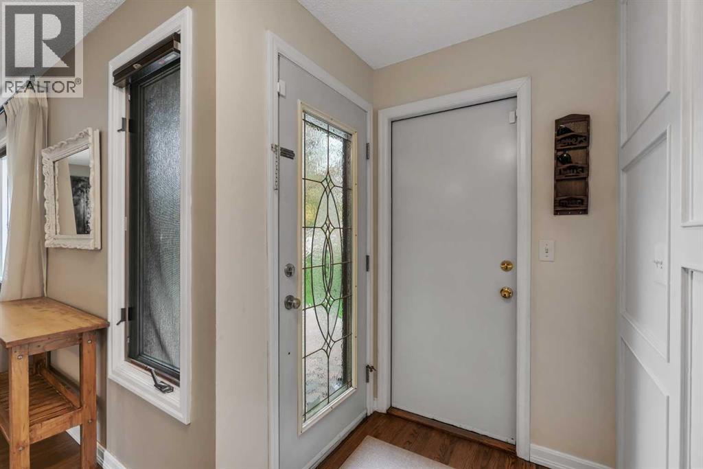 1308 Norfolk Drive NW, Calgary, Alberta  T2K 5P6 - Photo 2 - A2347667
