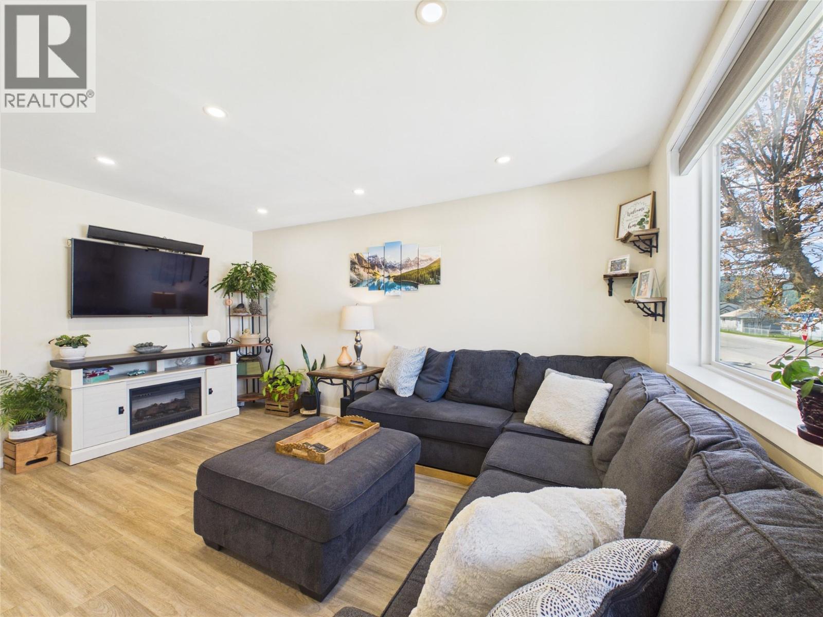 503 4th Street S, Cranbrook, British Columbia V1C 1H5 - Photo 3 - 10401822