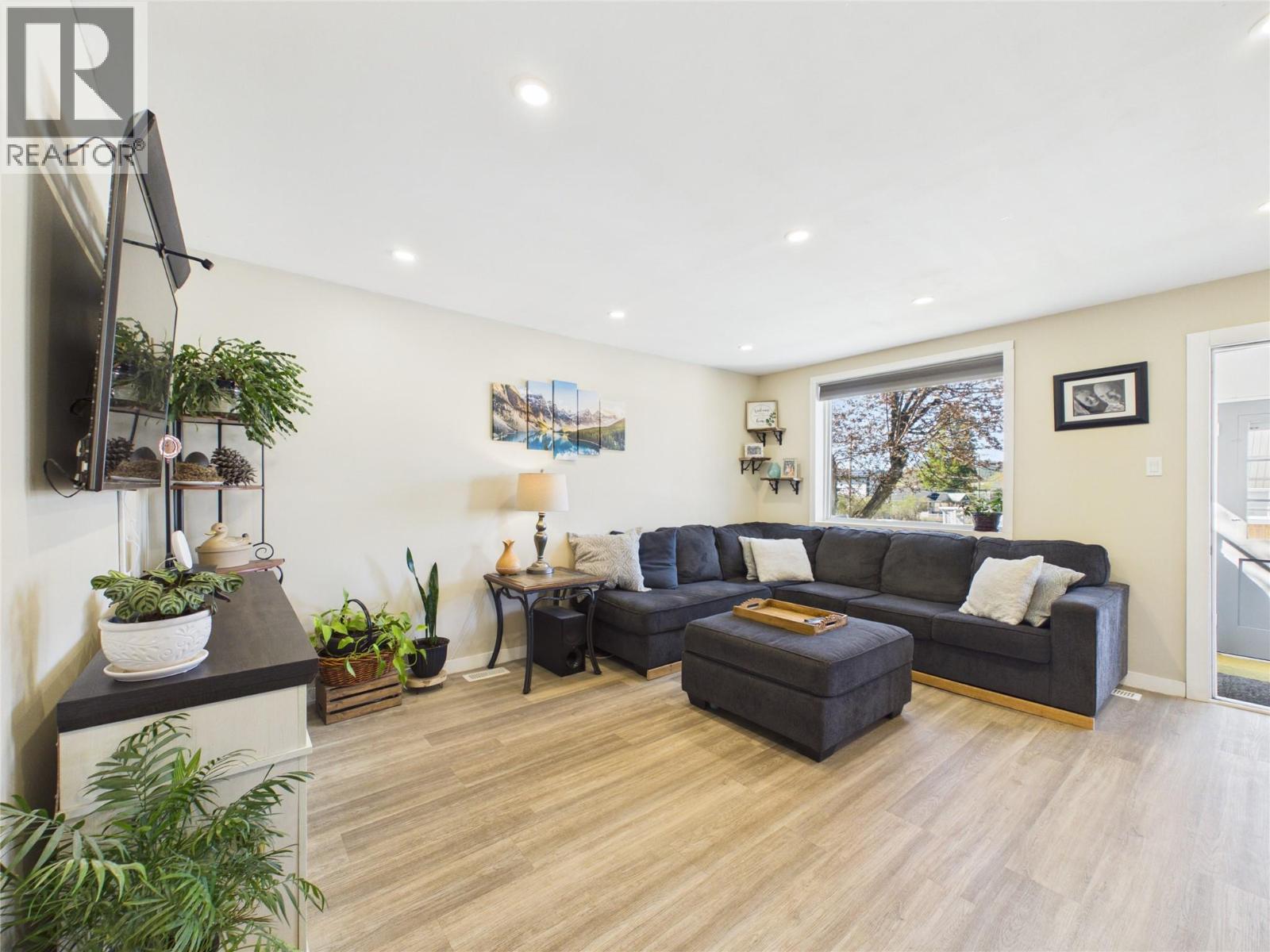 503 4th Street S, Cranbrook, British Columbia V1C 1H5 - Photo 4 - 10401822