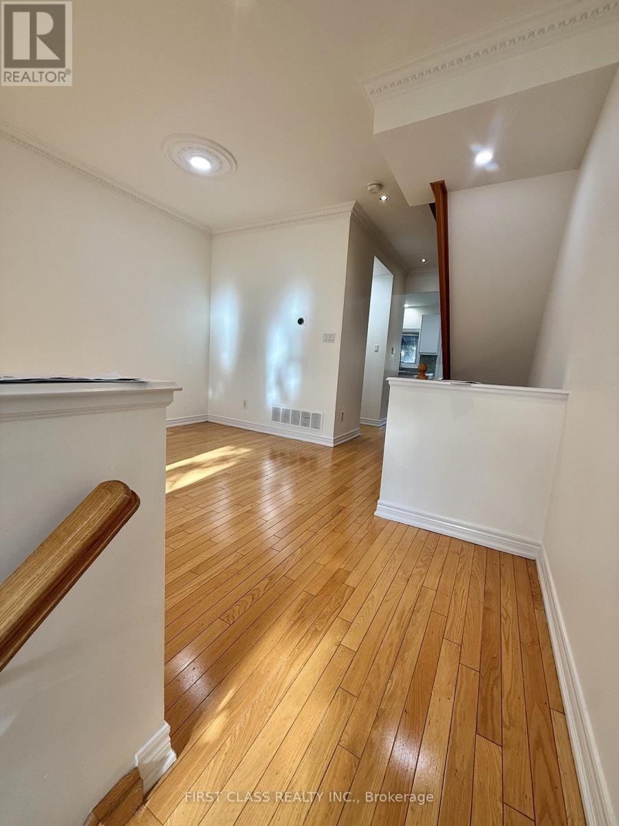 32d Oxford Street, Toronto, Ontario M5T 1N9 - Photo 3 - C13825116