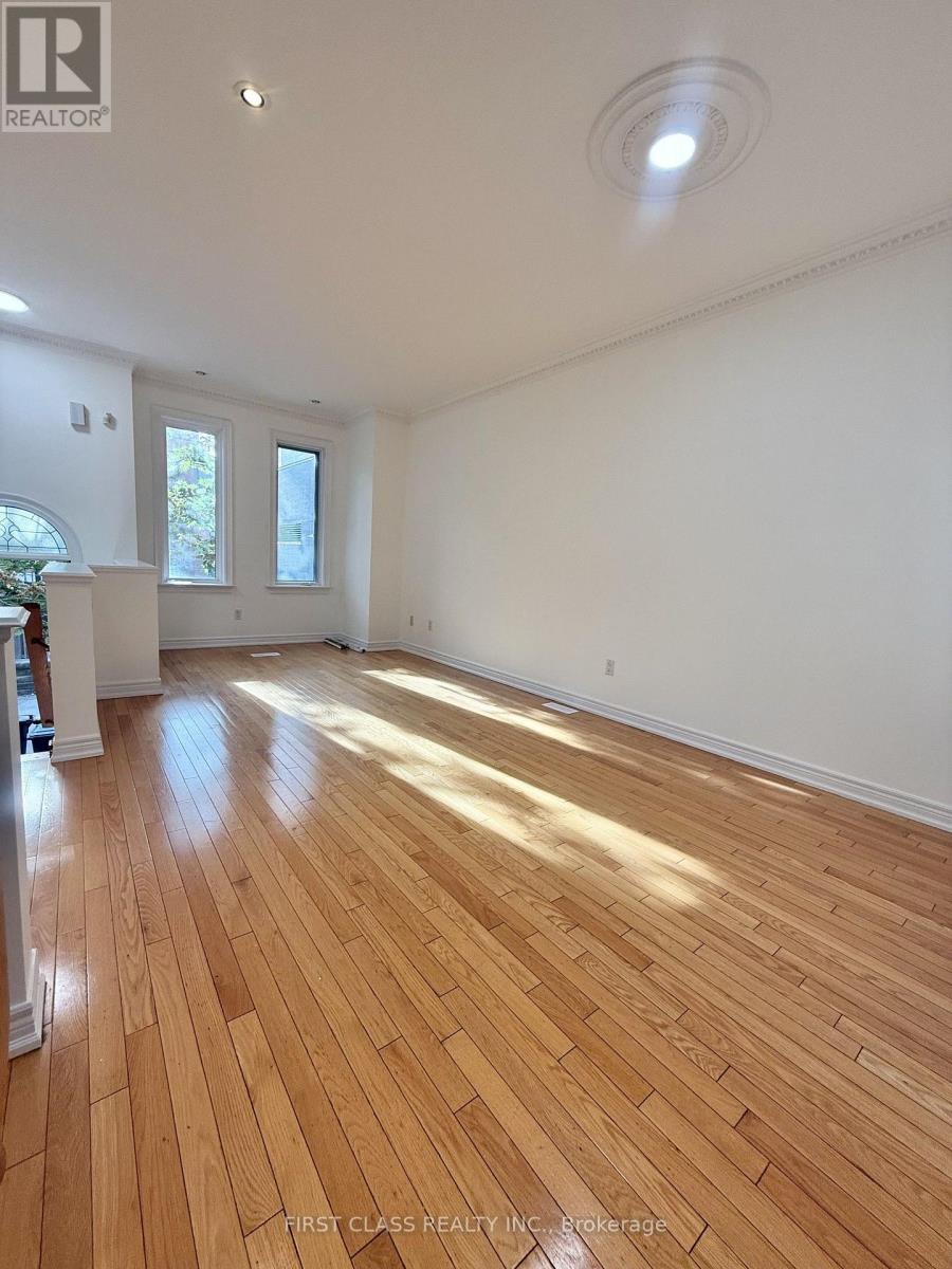 32d Oxford Street, Toronto, Ontario M5T 1N9 - Photo 4 - C13825116