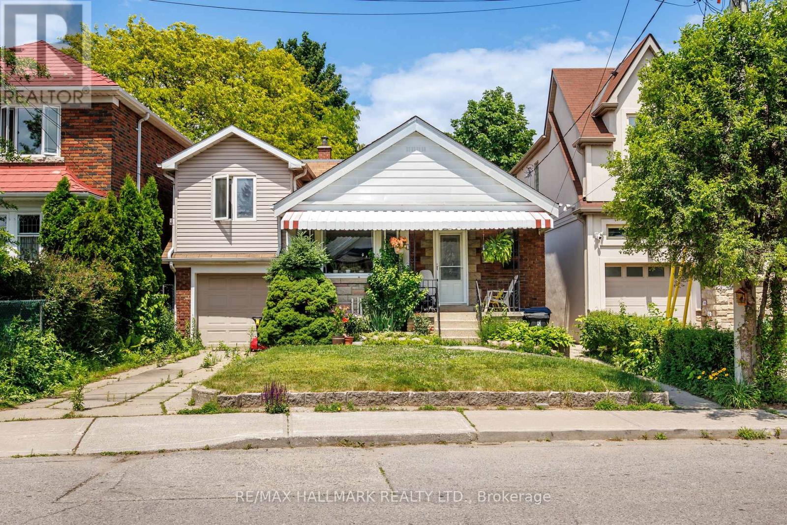 8 DAVIES CRESCENT, Toronto, Ontario