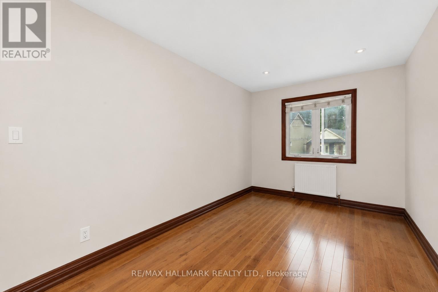 8 Davies Crescent, Toronto, Ontario  M4J 2X5 - Photo 14 - E13825114