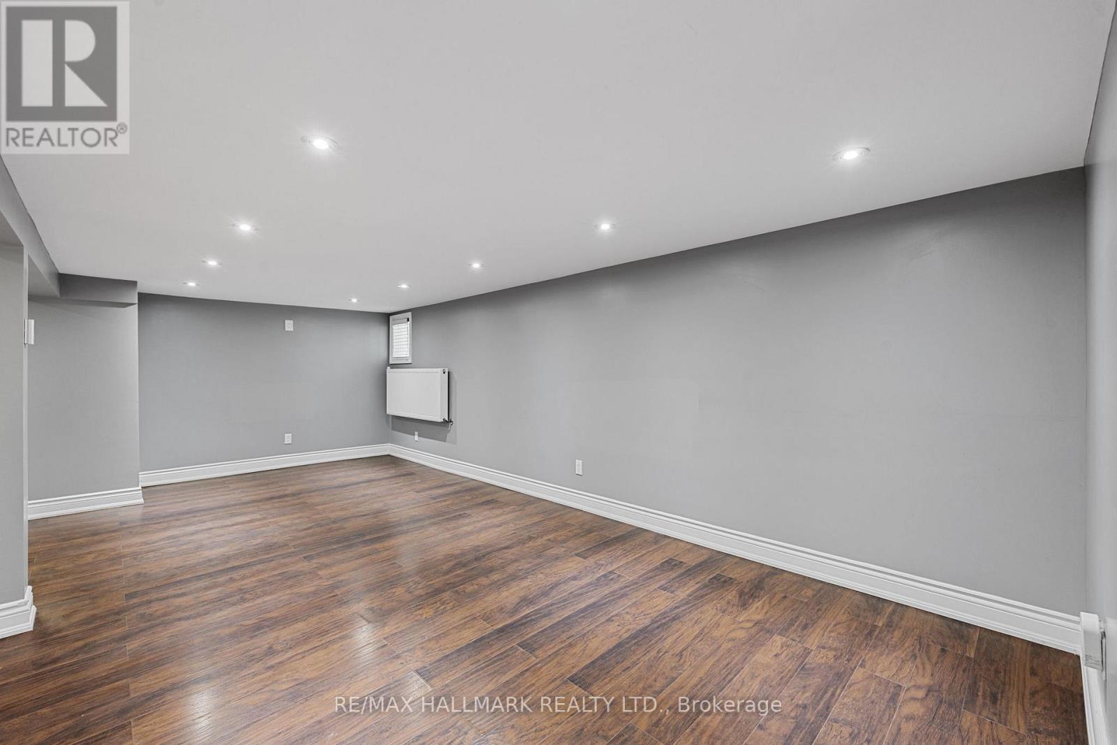 8 Davies Crescent, Toronto, Ontario  M4J 2X5 - Photo 20 - E13825114