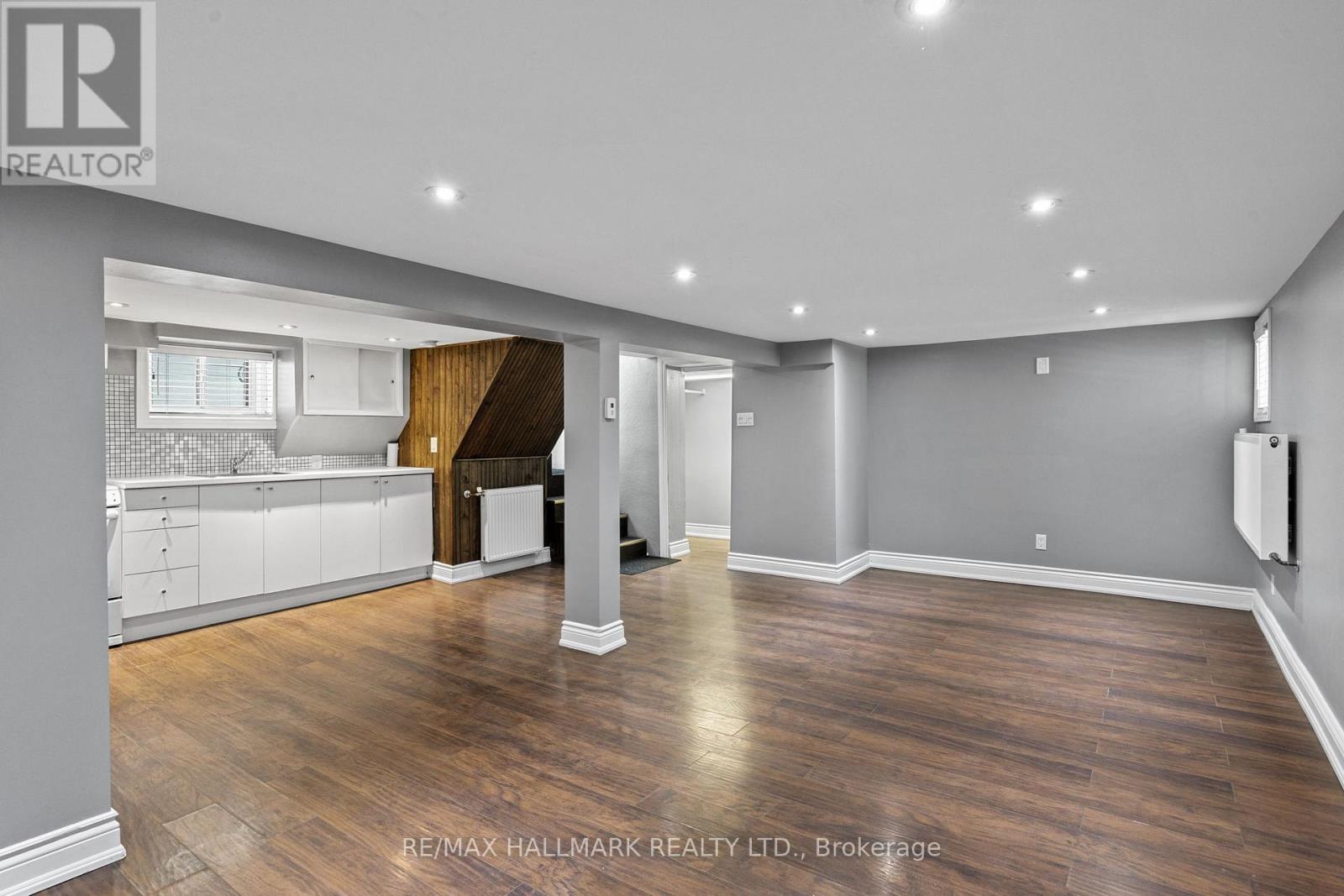 8 Davies Crescent, Toronto, Ontario  M4J 2X5 - Photo 21 - E13825114