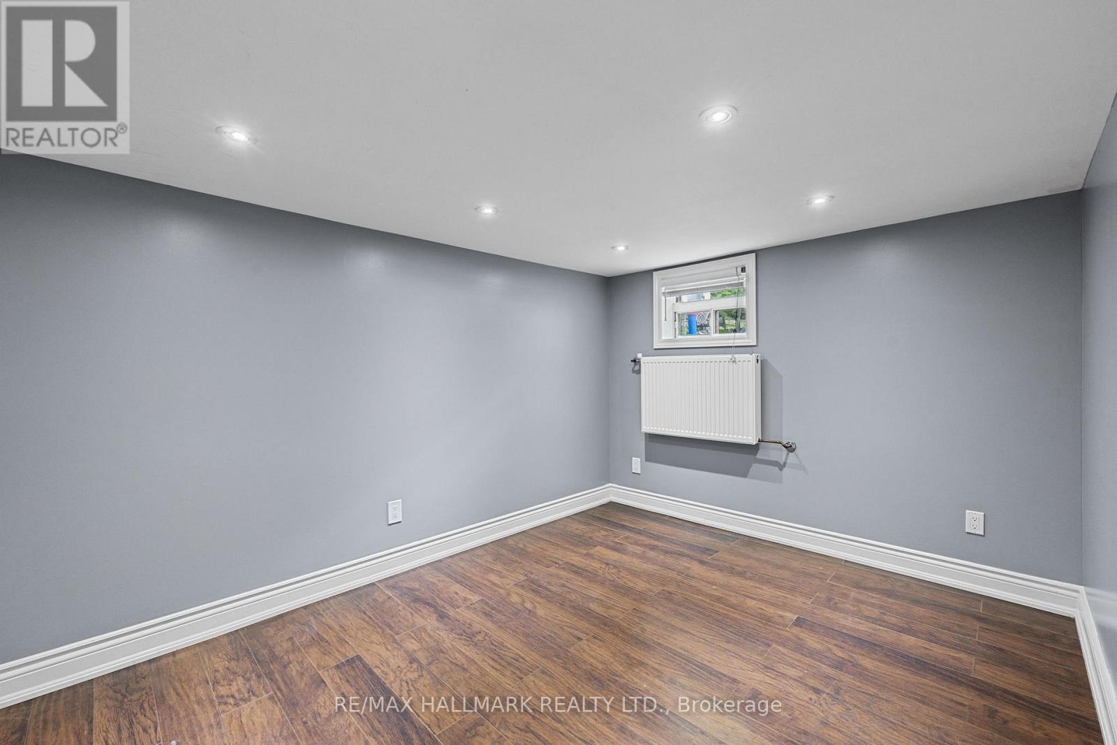 8 Davies Crescent, Toronto, Ontario  M4J 2X5 - Photo 23 - E13825114
