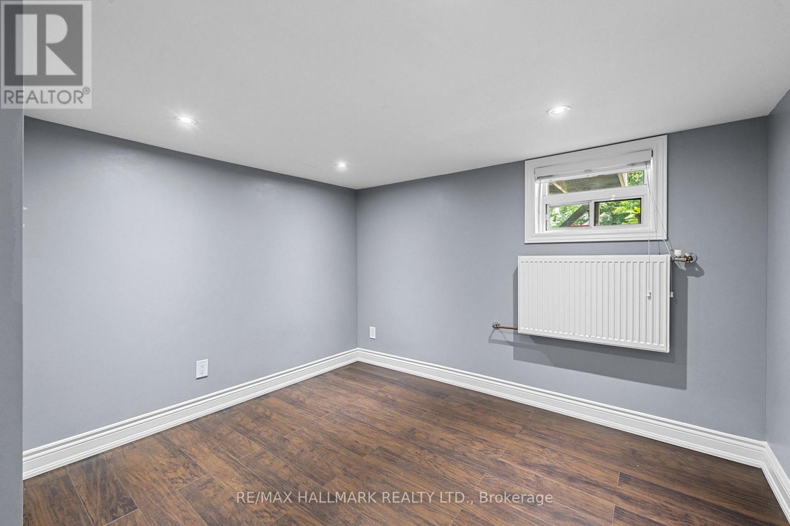 8 Davies Crescent, Toronto, Ontario  M4J 2X5 - Photo 25 - E13825114