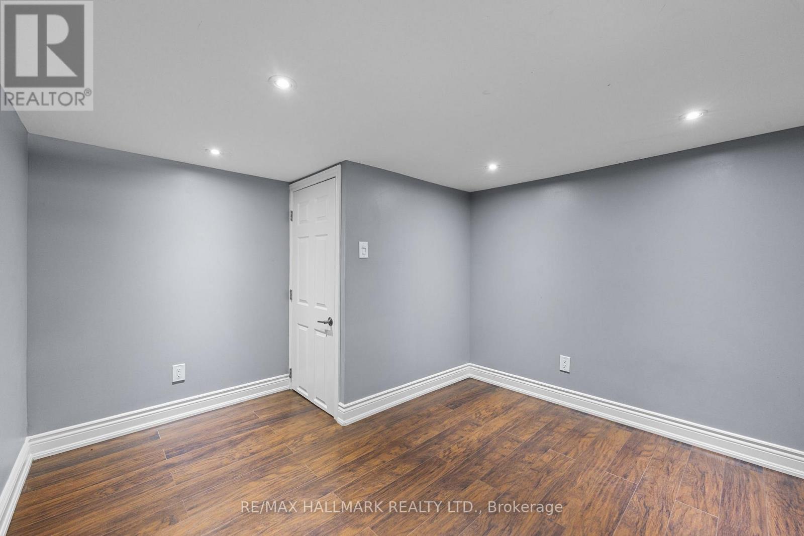 8 Davies Crescent, Toronto, Ontario  M4J 2X5 - Photo 26 - E13825114