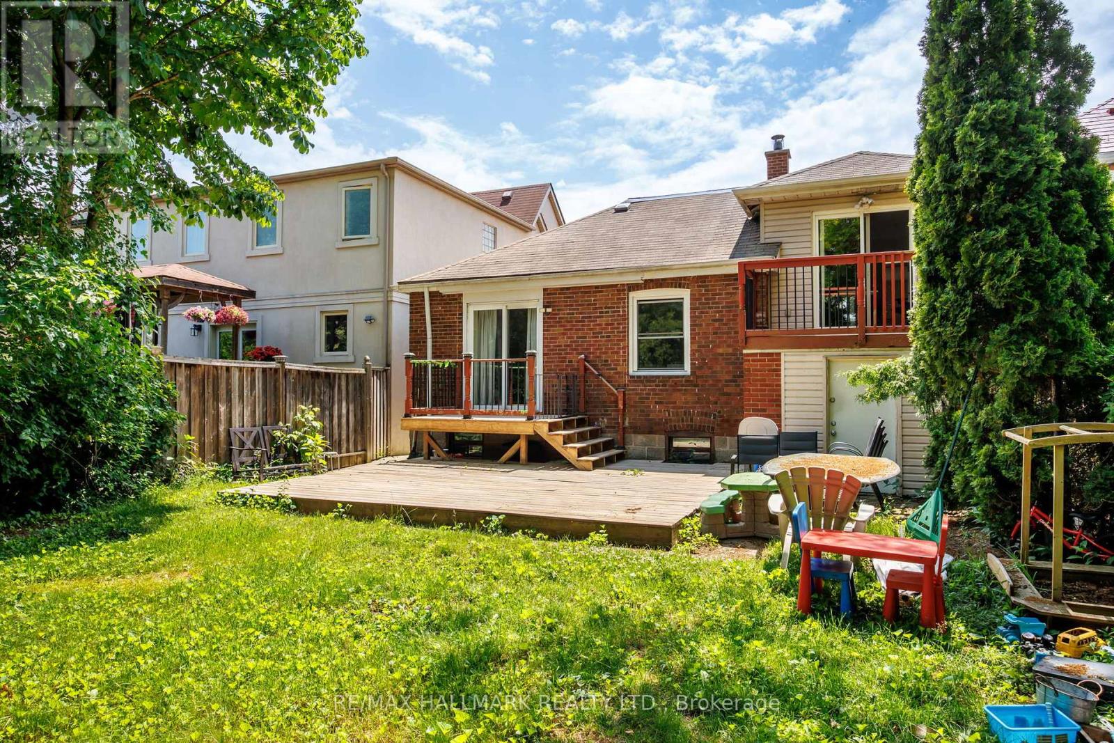 8 Davies Crescent, Toronto, Ontario  M4J 2X5 - Photo 33 - E13825114