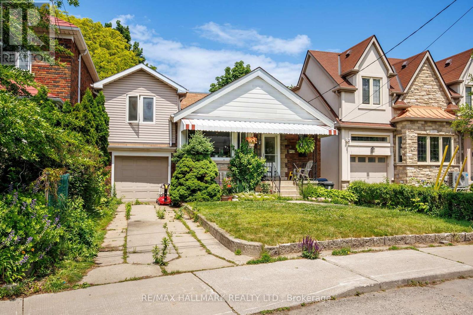 8 Davies Crescent, Toronto, Ontario  M4J 2X5 - Photo 38 - E13825114