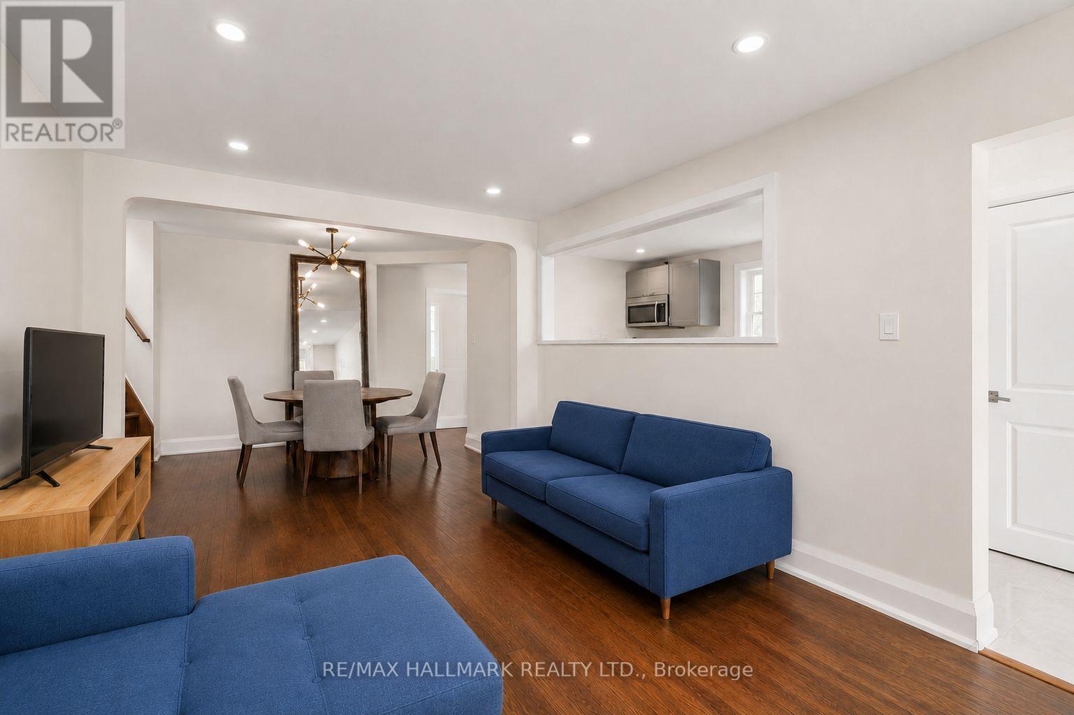 8 Davies Crescent, Toronto, Ontario  M4J 2X5 - Photo 5 - E13825114