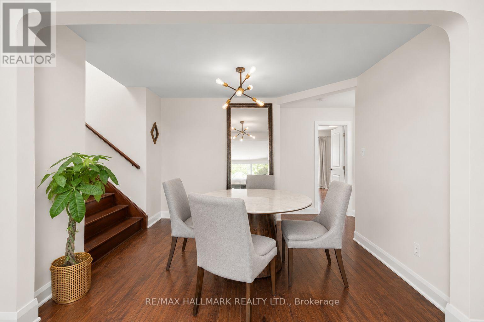 8 Davies Crescent, Toronto, Ontario  M4J 2X5 - Photo 6 - E13825114