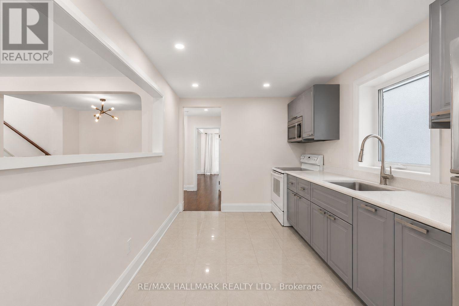 8 Davies Crescent, Toronto, Ontario  M4J 2X5 - Photo 7 - E13825114