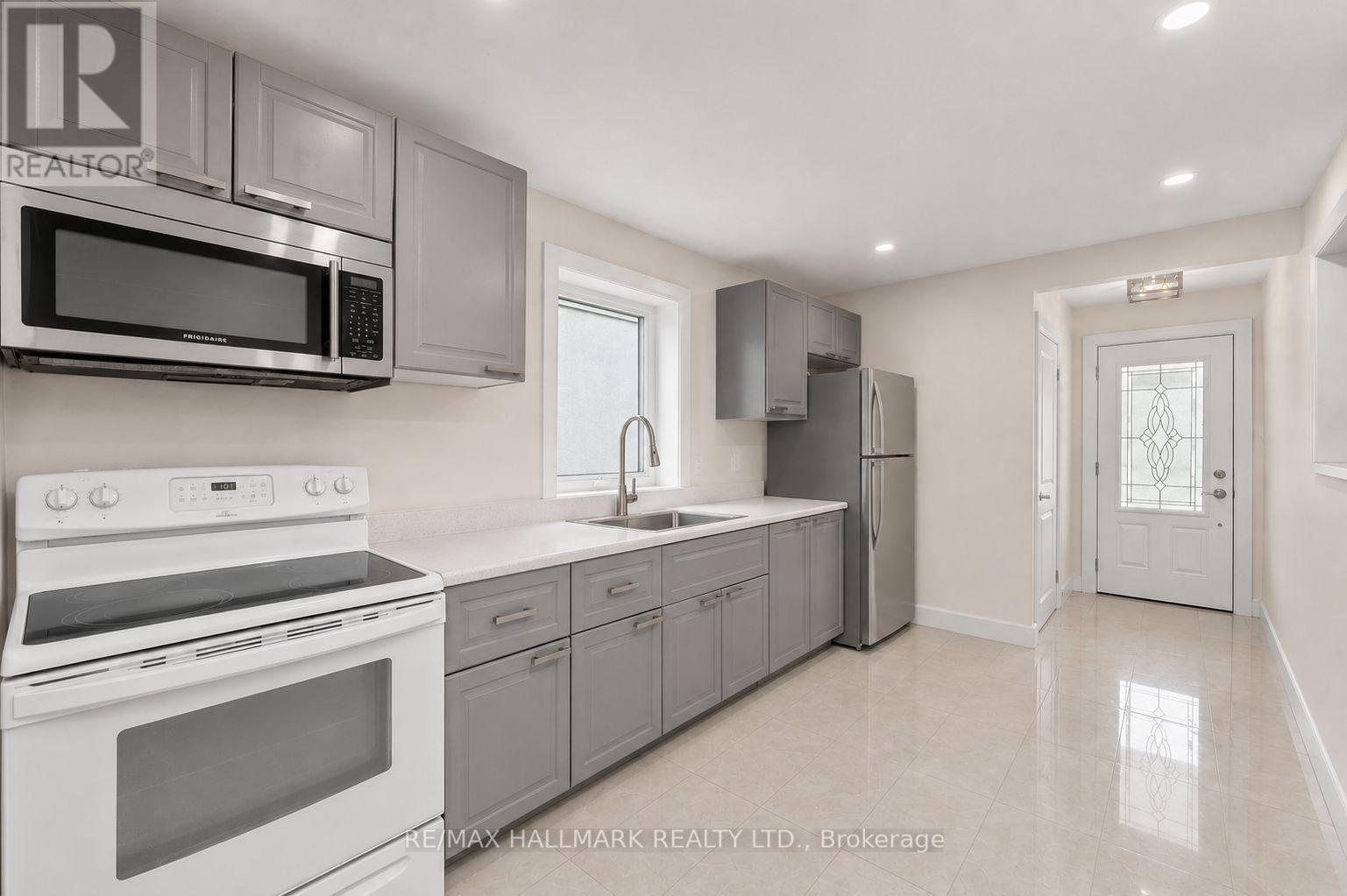 8 Davies Crescent, Toronto, Ontario  M4J 2X5 - Photo 8 - E13825114