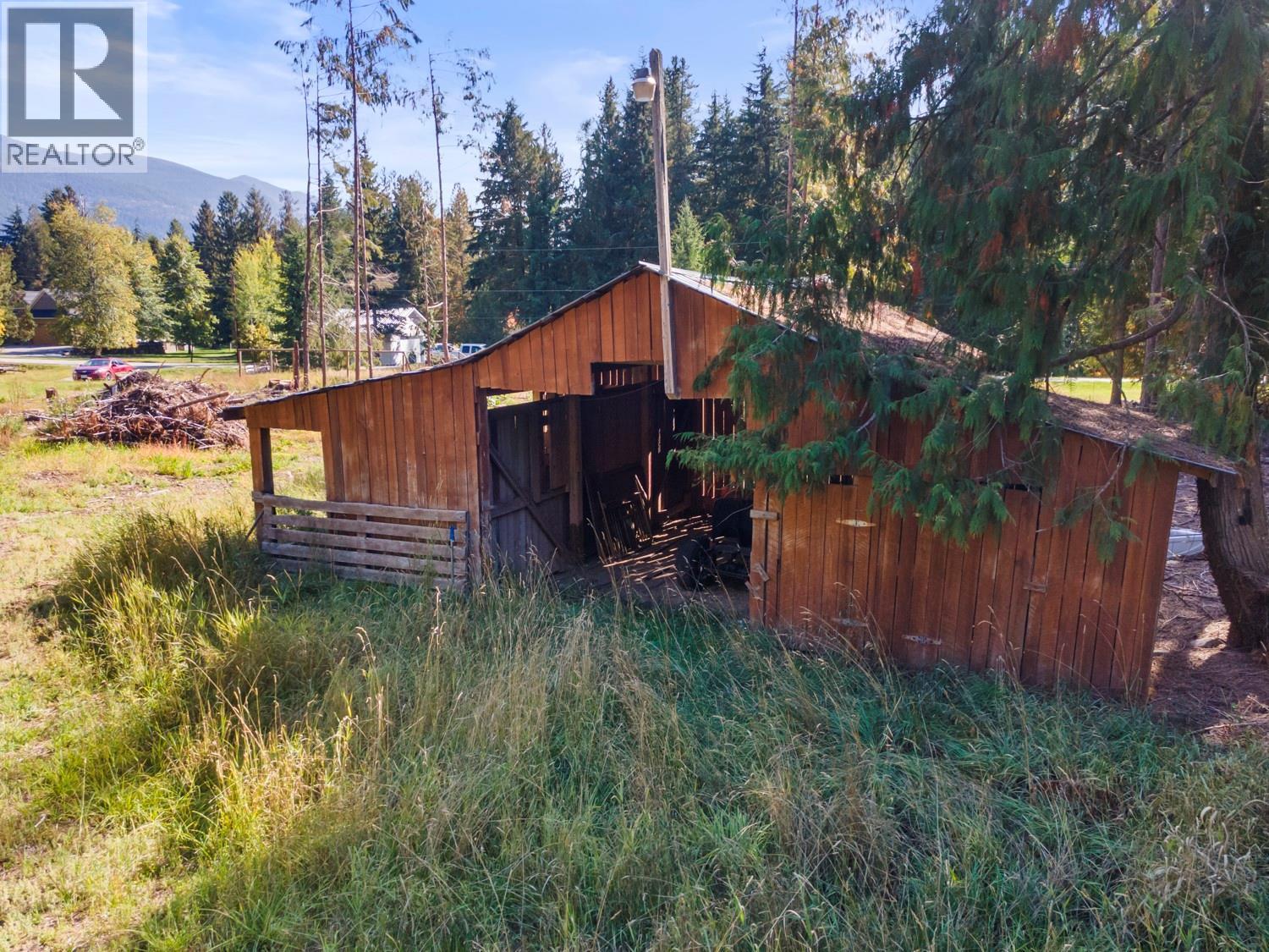 1438 Lepitzki Road, Arrow Creek, British Columbia V0B 1G9 - Photo 3 - 10401636