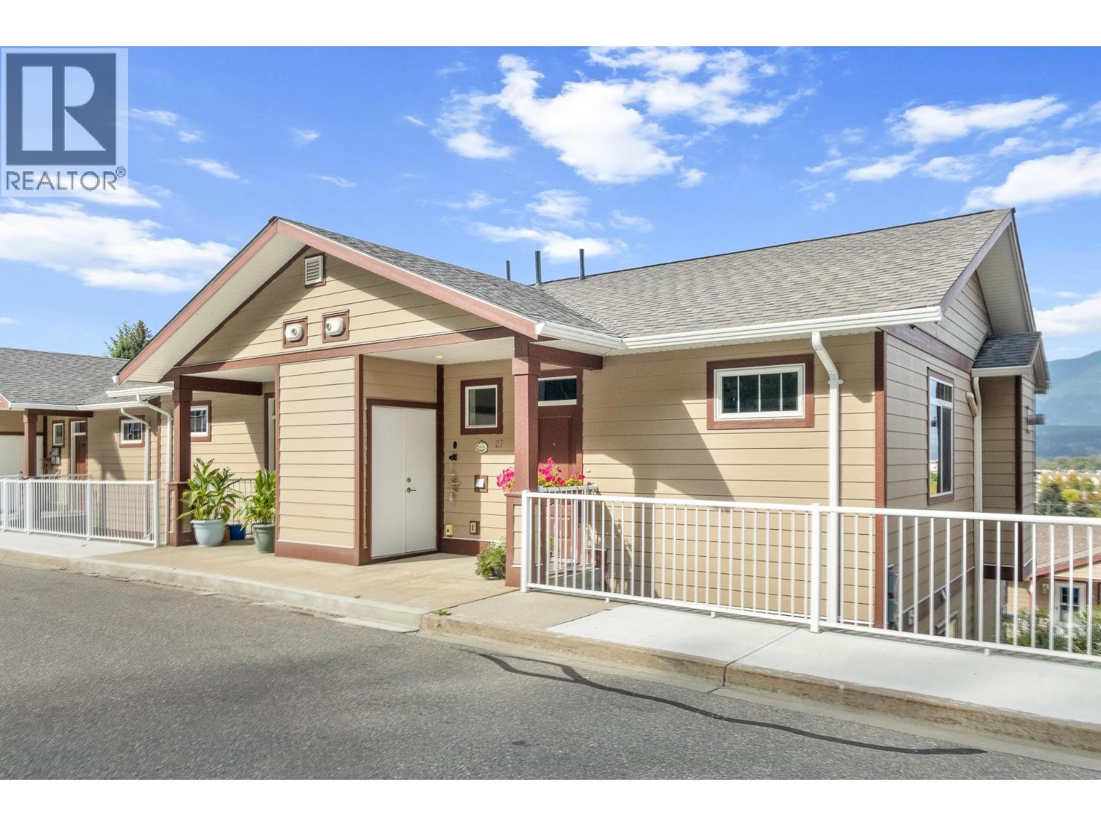 1070 1 Street SE Unit# 27, Salmon Arm, British Columbia  V1E 0B6 - Photo 2 - 10401757
