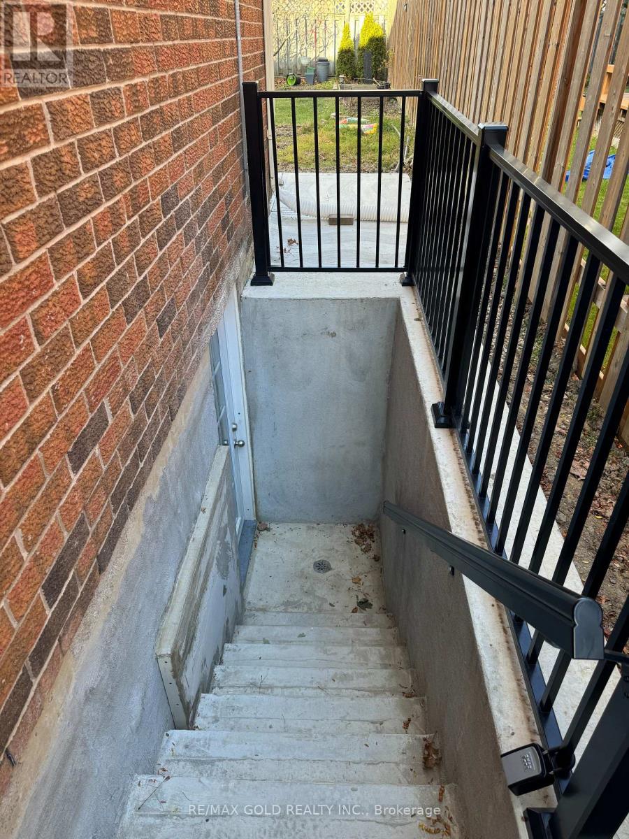 Bsmt - 4 Hall Crescent, Brampton, Ontario  L6X 3J9 - Photo 12 - W13825124