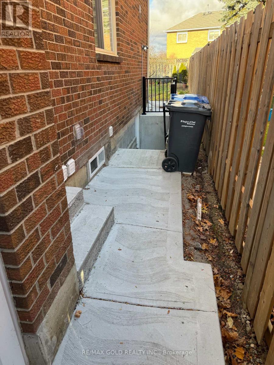 Bsmt - 4 Hall Crescent, Brampton, Ontario  L6X 3J9 - Photo 13 - W13825124