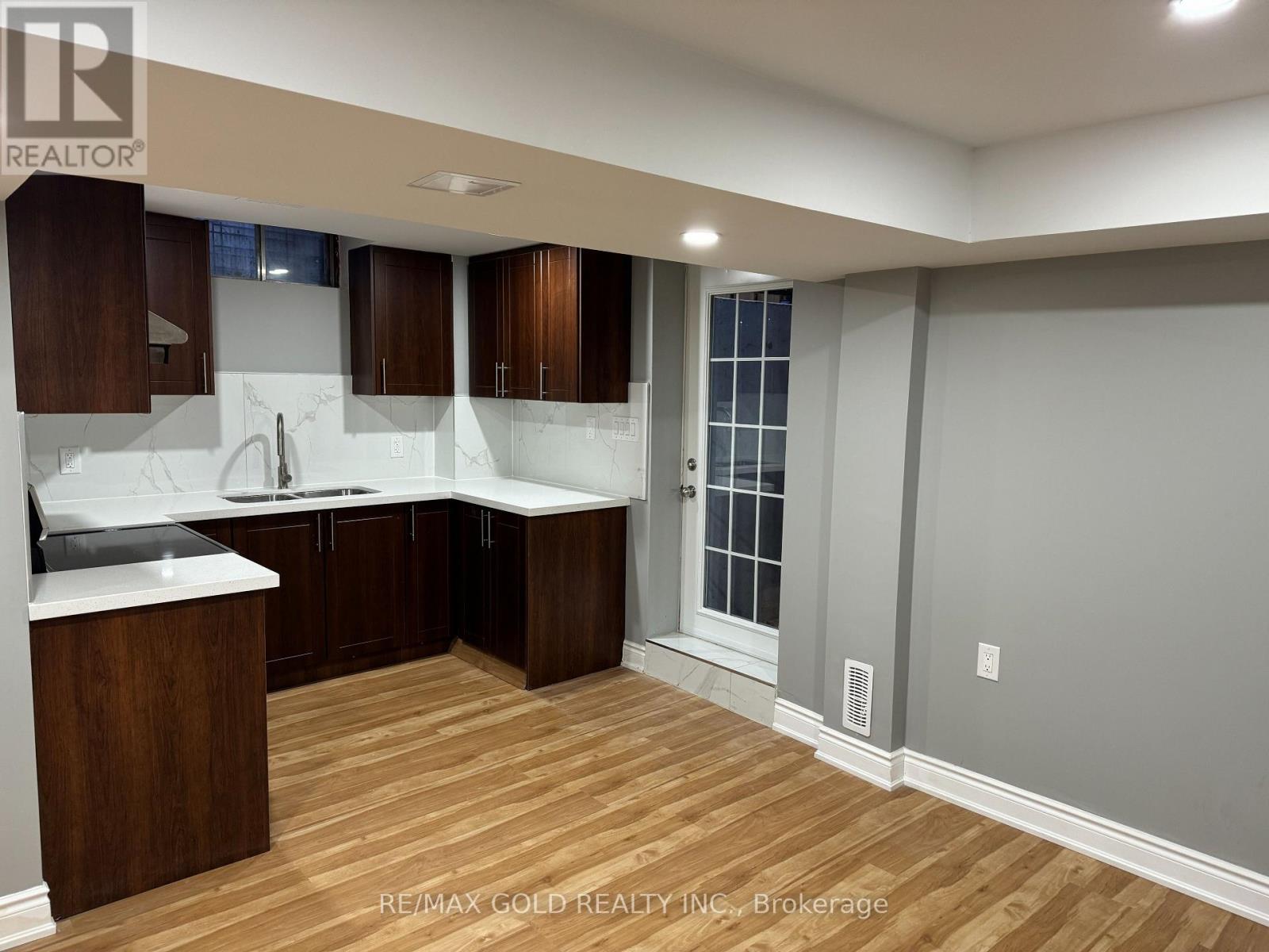 Bsmt - 4 Hall Crescent, Brampton, Ontario  L6X 3J9 - Photo 3 - W13825124